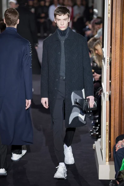 Look 4